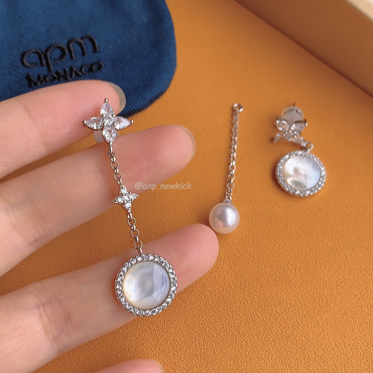 Apm Monaco Star Mother Of Pearl Earrings (6) - www.newkick.vip